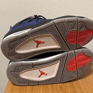 jordan 4s ! Nice condition no creases.